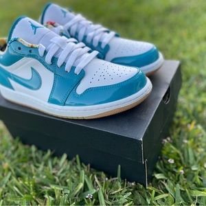 Air Jordan 1 Lows se “barcelona cyber teal”